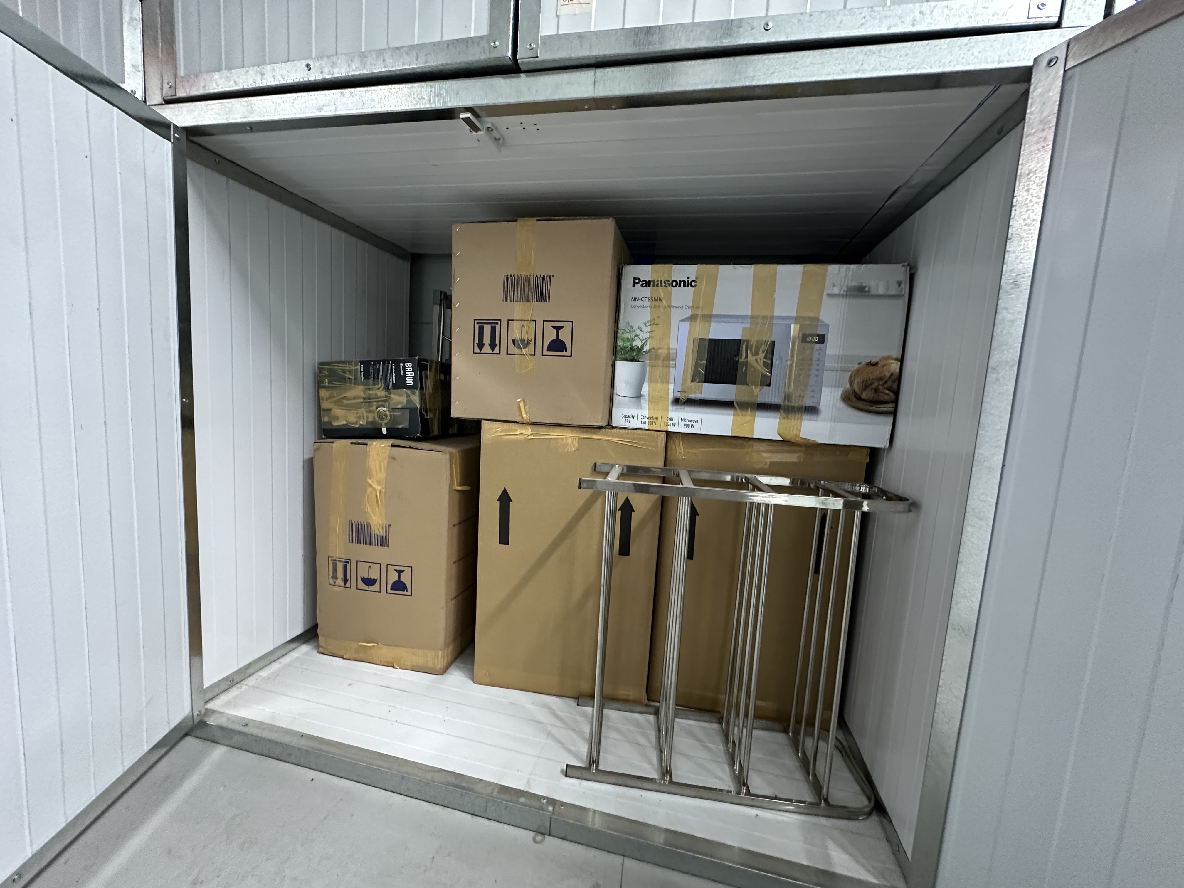 Self storage units in Jumeirah Lake Towers Dubai with secure and climate controlled facility